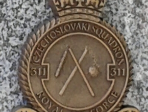 Insignie 311. čs. bombardovací perutě RAF, u níž za druhé světové války sloužil
