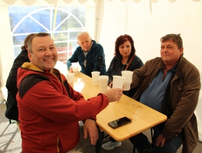 Posezení pod party stanem