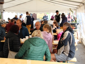 Posezení pod party stanem