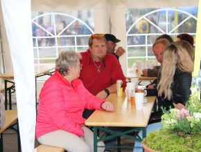 Posezení pod party stanem