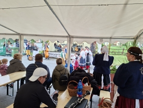 Posezení pod party stanem