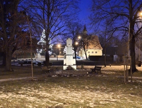 Pomník padlých v zimě