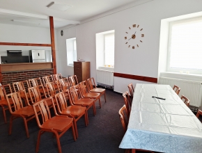 Interiér uspořádáný pro veřejné projednání