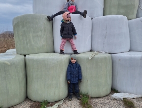 Děti se při sbírání odpadků vyřádily i takto