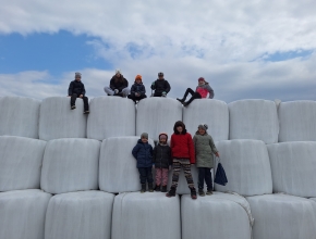 Děti se při sbírání odpadků vyřádily i takto