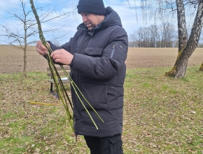 Pletení velikonočních pomlázek