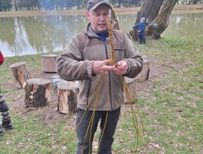 Pletení velikonočních pomlázek