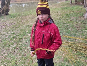 Pletení velikonočních pomlázek