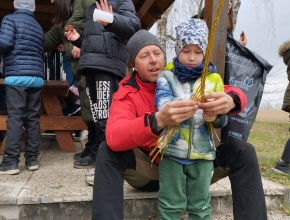 Pletení velikonočních pomlázek